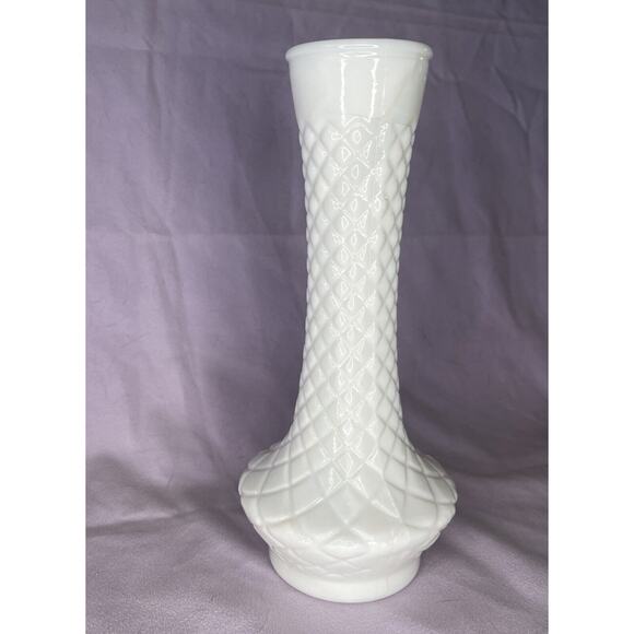 Vintage - Milk Glass Diamond Pattern Vase (Size: 9" Tall) - Picture 1 of 5